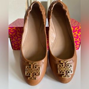 Tory Burch Flats size 9 in Tan/Gold